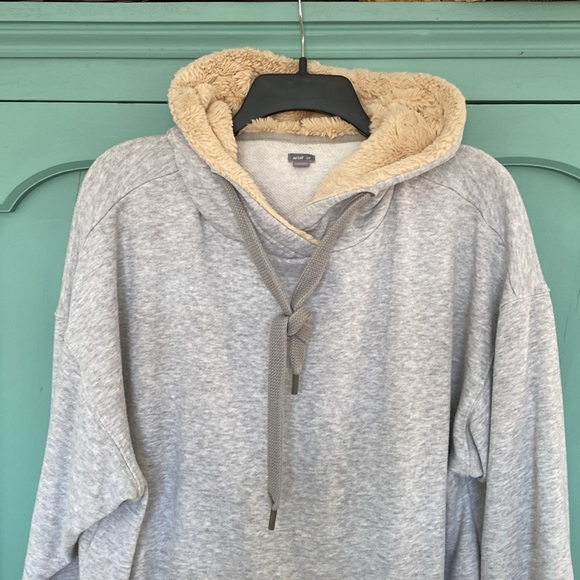 aerie Hoodie. Small. Fleece lined hood and front pocket. Gray - Picture 2 of 12